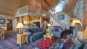 House, 4 Bedrooms | Living area | Smart TV