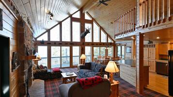 House, 4 Bedrooms | Living area | Smart TV