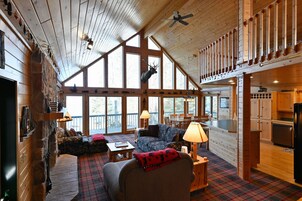 House, 4 Bedrooms | Living area | Smart TV