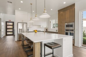 Casa, vários quartos | Cozinha privada | Geladeira, fogão, cafeteira/chaleira, torradeira