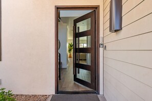 House, Multiple Bedrooms | Interior - Oasis On The 8th 7 Bedroom Home (Washington)