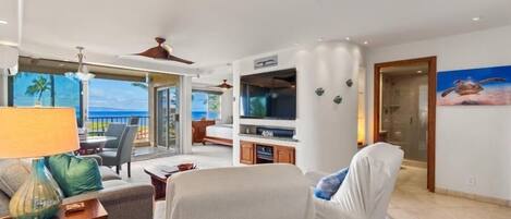 Condo, 2 Bedrooms | Living area