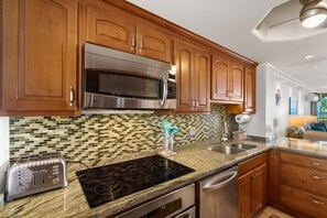 Condo, 2 Bedrooms | Private kitchen - Menehune Shores, #522 2 Bedroom Condo (Kihei)