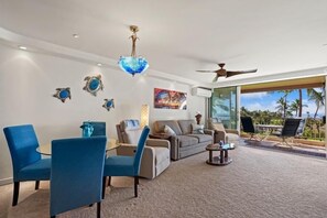 Condo, 2 Bedrooms | Living area