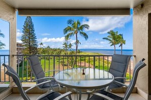 Condo, 2 Bedrooms | Outdoor dining - Menehune Shores, #522 2 Bedroom Condo (Kihei)