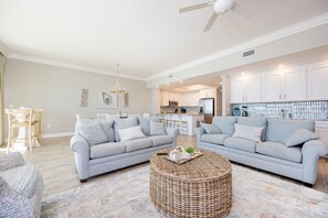 Condo, 2 habitaciones | Área de sala de estar