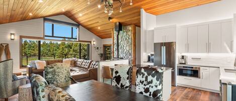 المنشأة من الداخل