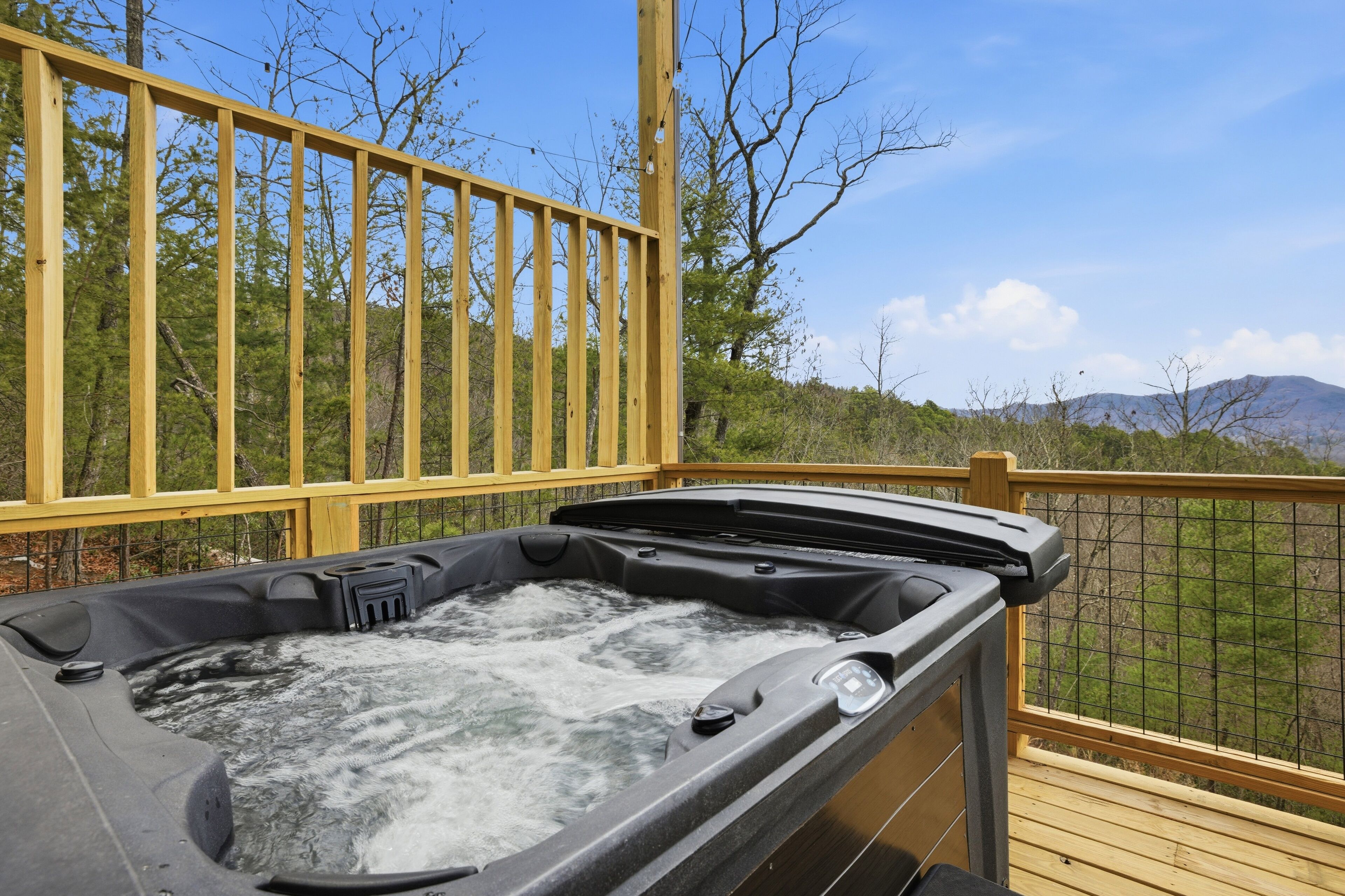 House, 2 Bedrooms | Outdoor spa tub