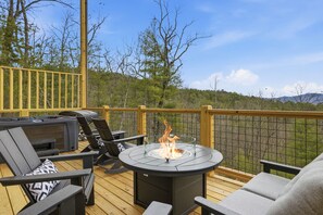 House, 2 Bedrooms | Property grounds - Three Pines 2 Bedroom Home (Sevierville)