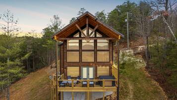 House, 2 Bedrooms | Exterior