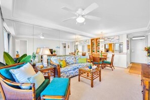 Condo, 2 habitaciones | Área de sala de estar