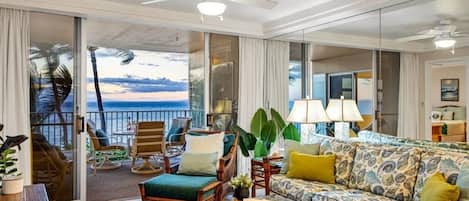 Condo, 2 Bedrooms | Living area
