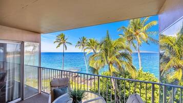 Condo, 2 Bedrooms | Property grounds