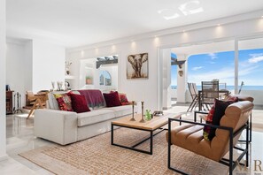 Smart TV - Casa Picasso | Ref. #112 (Estepona)