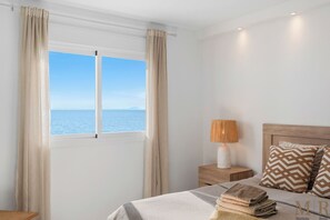 In-room safe, iron/ironing board, free WiFi, bed sheets - Casa Picasso | Ref. #112 (Estepona)