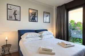1 habitación, tabla de planchar con plancha y ropa de cama 