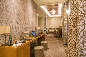 Suíte luxo, piscina particular, vista para o mar | Parte interna