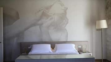 Habitación doble Deluxe, balcón, vista al mar | Caja de seguridad en la habitación, insonorización y wifi gratis