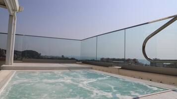 Bañera de hidromasaje exterior