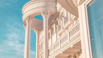 Doppia Deluxe, balcone, vista cortile | Dettaglio esterni