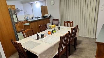 Room, 1 Bedroom, Accessible, Smoking | Dining room