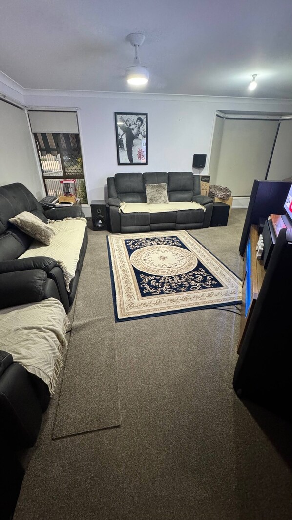 Room, 1 Bedroom, Accessible, Smoking | Living room