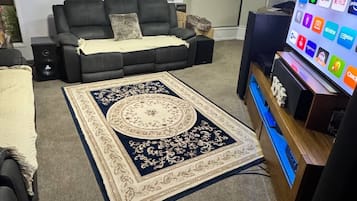 Room, 1 Bedroom, Accessible, Smoking | Living room