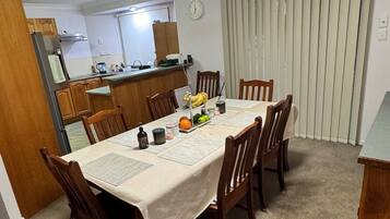 Room, 1 Bedroom, Accessible, Smoking | Dining room