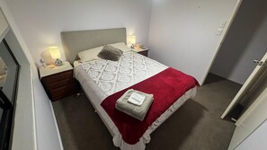 Room, 1 Bedroom, Accessible, Smoking - Room-cozy Quiet Beach Room R2 (Brisbane)
