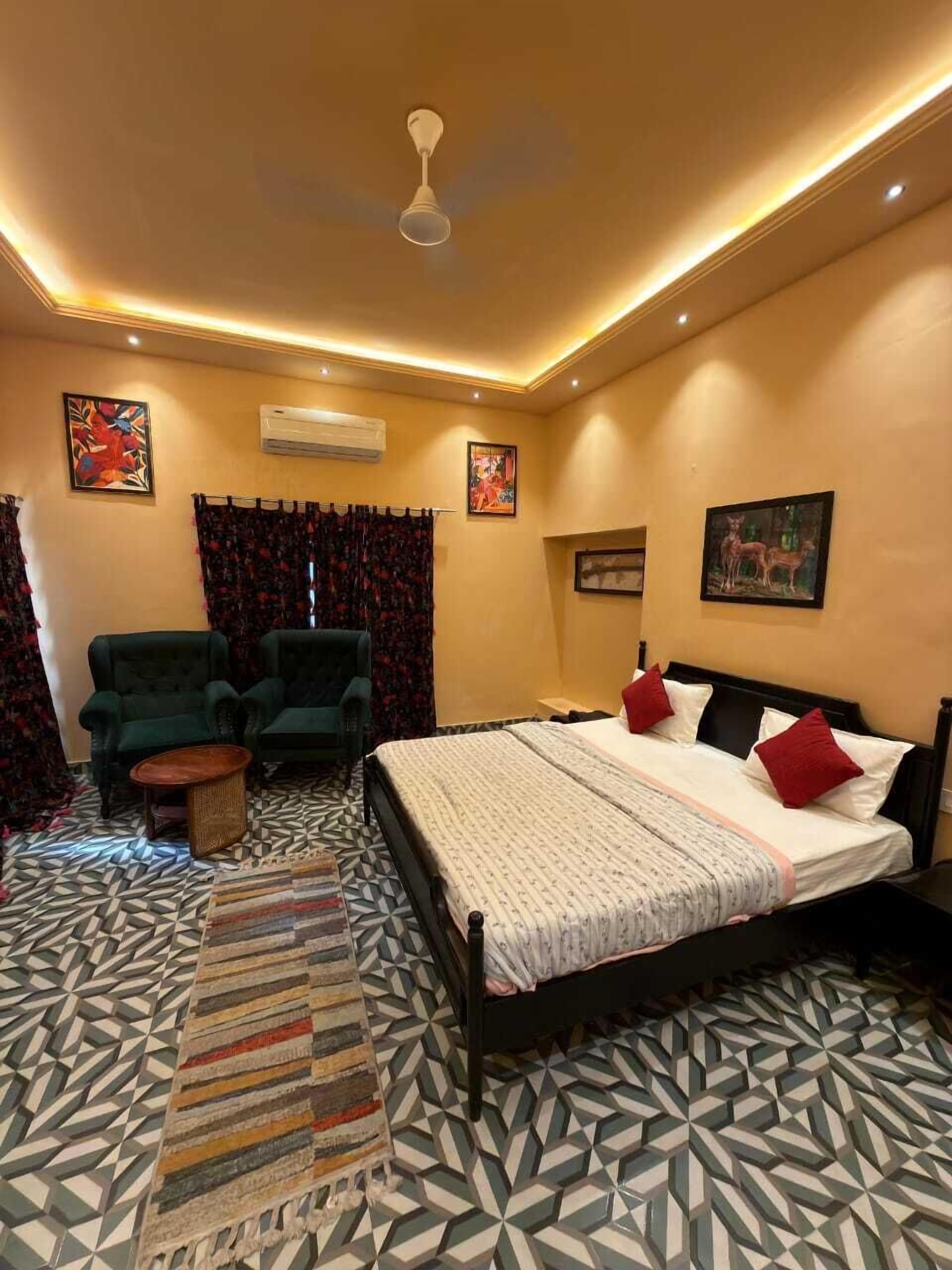 Solo Pool Room | Free WiFi