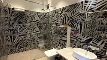 エリート ルーム | バスルーム | シャワー、バスアメニティ (無料)、タオル