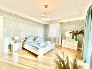 Desk, iron/ironing board, travel cot, Internet - Steinfurt vacation apartment for 8P with sauna & pool (Steinfurt)