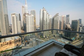Property grounds - Burj Khalifa View 2BR Entire Apartment | 5 Minutes to Dubai Mall (Dubai)