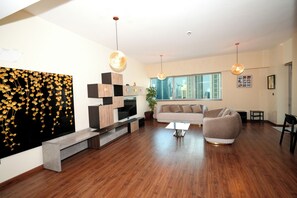 Smart TV - Burj Khalifa View 2BR Entire Apartment | 5 Minutes to Dubai Mall (Dubai)