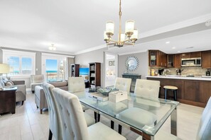 Dining - 216-New to Rental-Gulf front 2BR/2BA Retreat w/ Beach Service (Destin)