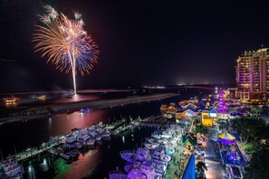 Marina - 216-New to Rental-Gulf front 2BR/2BA Retreat w/ Beach Service (Destin)