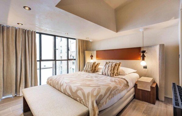 4 bedrooms, desk, iron/ironing board, free WiFi