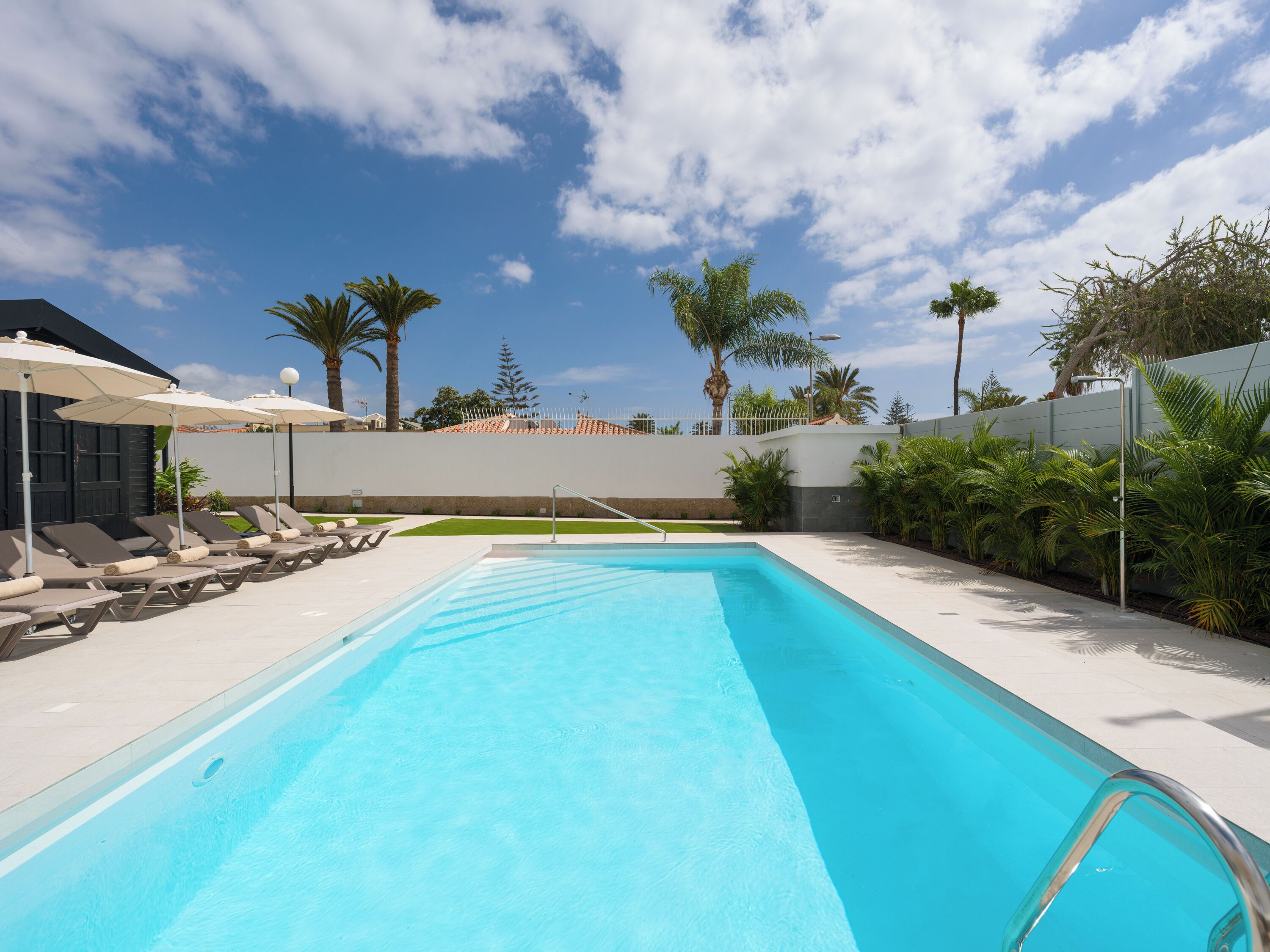 Bungalow, Garden View | In-room safe, laptop workspace, blackout drapes, free WiFi