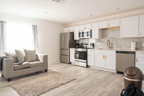 Interior - Sterling Stay – Furnished 1BR in East Dallas for Extended Stays 30+ Days (Dallas)