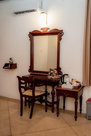 Interior - Deluxe Double Room (Galle)