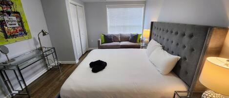 Iron/ironing board, WiFi, bed sheets