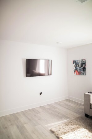 Interior - Sterling Stay – Modern 1BR in Central Dallas with Free Parking and WiFi (Dallas)