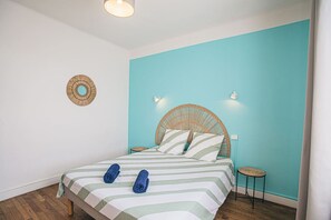 Schreibtisch, Bügeleisen/Bügelbrett, Reisekinderbett, kostenloses WLAN
