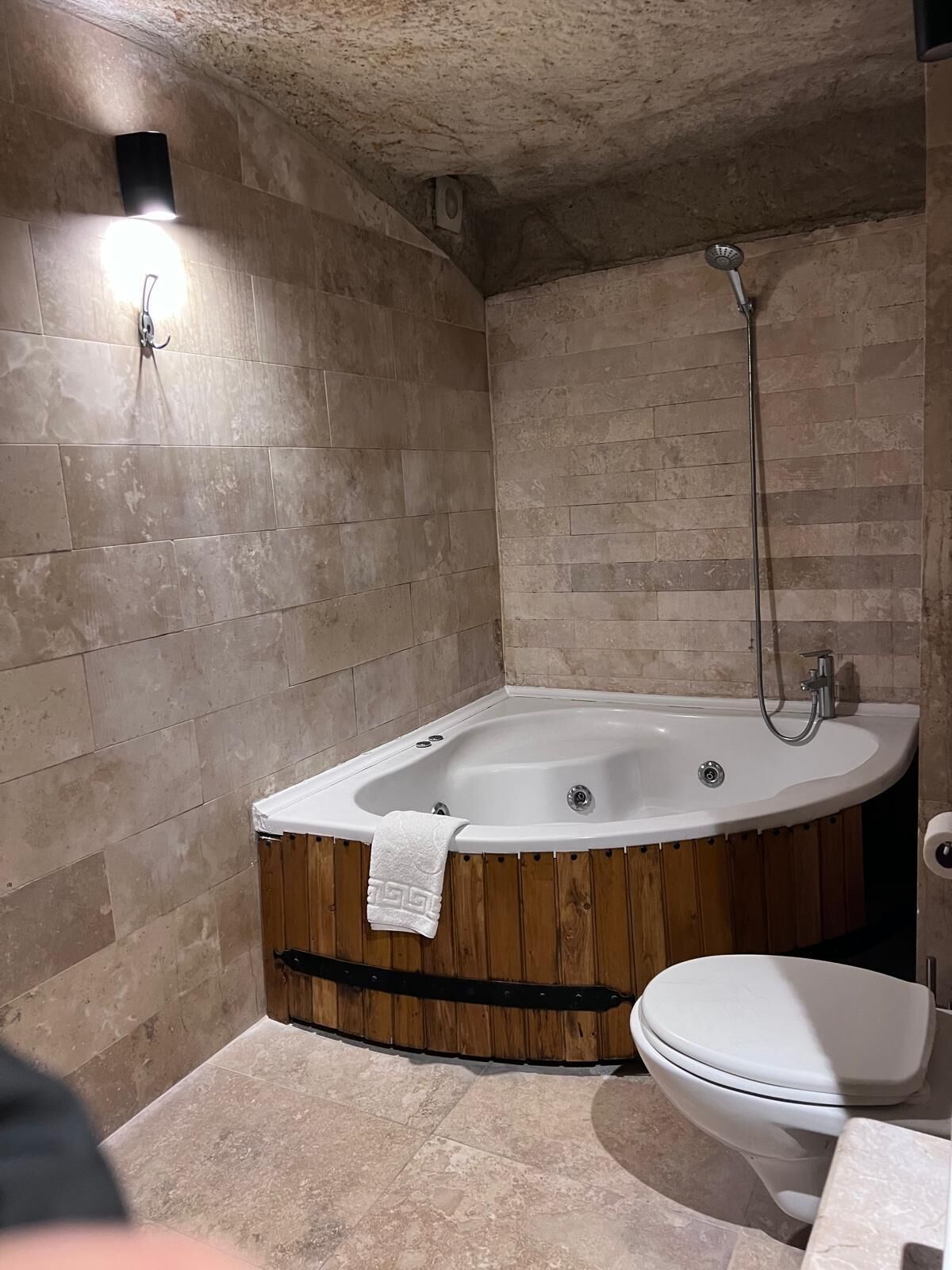 Deluxe Room | Bathroom | Hair dryer, towels