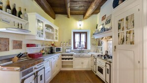 Fridge, oven, stovetop, dishwasher - Villa Elisette (Piemonte)