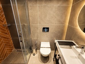 Deluxe Room with Galata Tower View | Bathroom | Hair dryer, bidet, towels, soap