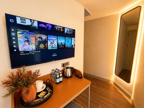 Deluxe Room | Free WiFi, bed sheets
