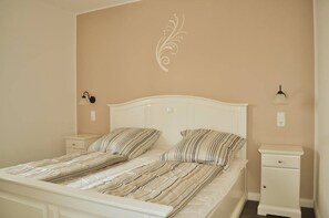 WiFi, bed sheets - Cozy, lovingly furnished apartment with fireplace and sauna in the Thuringian Forest (Suhl)