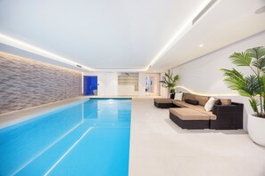 Pool - Luxury Eco Mansion in Radlett  Pool, Steam Room, Hot Tub, Cinema & Games Room (Randlett)
