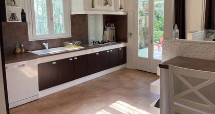 Mas avec piscine, idéal pour des vacances au calme en famille ou entre amis!